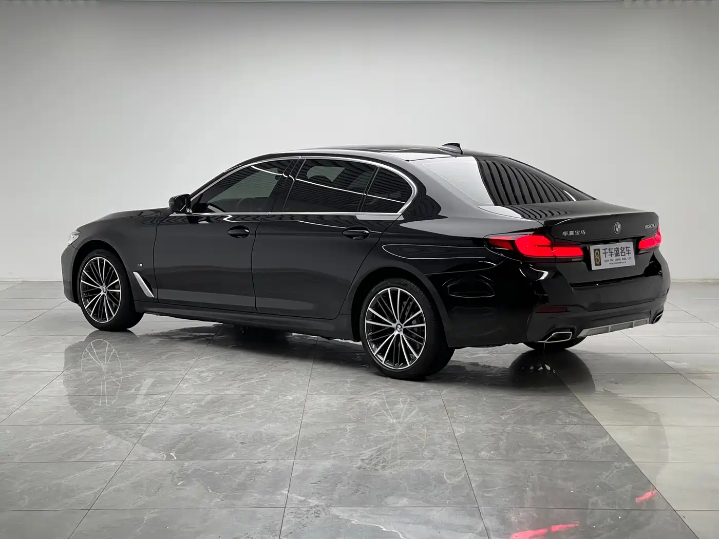 BMW 5 Series 2023 530Li Leading M Sport Package фото 4