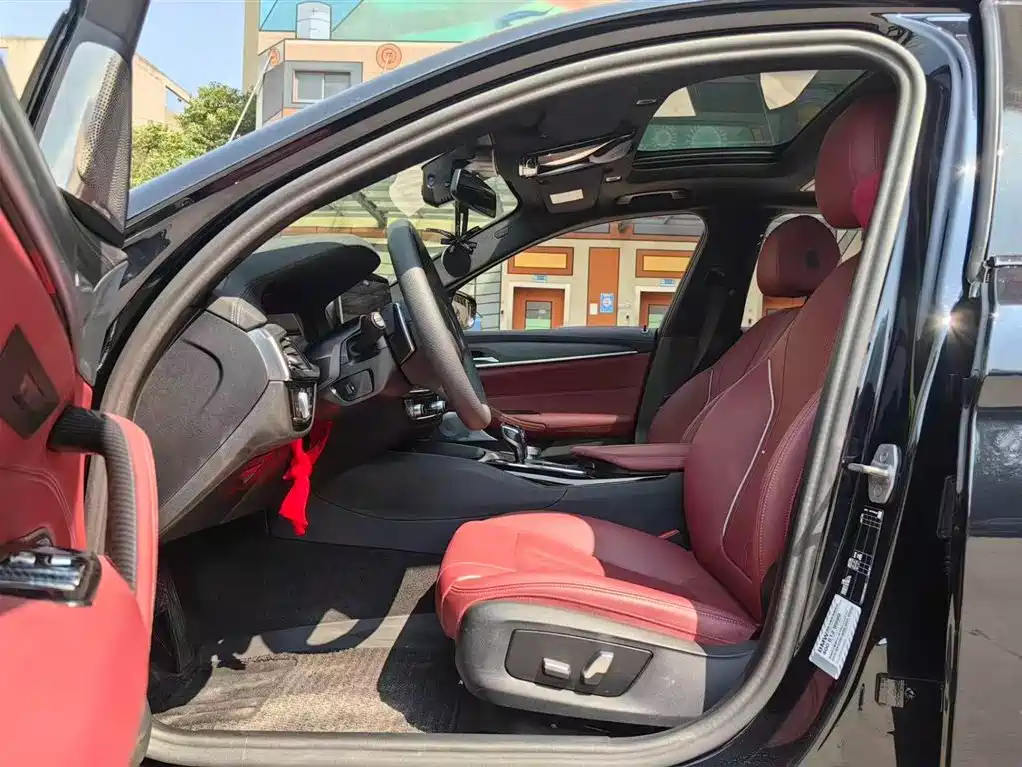 BMW 5 Series 2023 530Li Leading M Sport Package фото 5