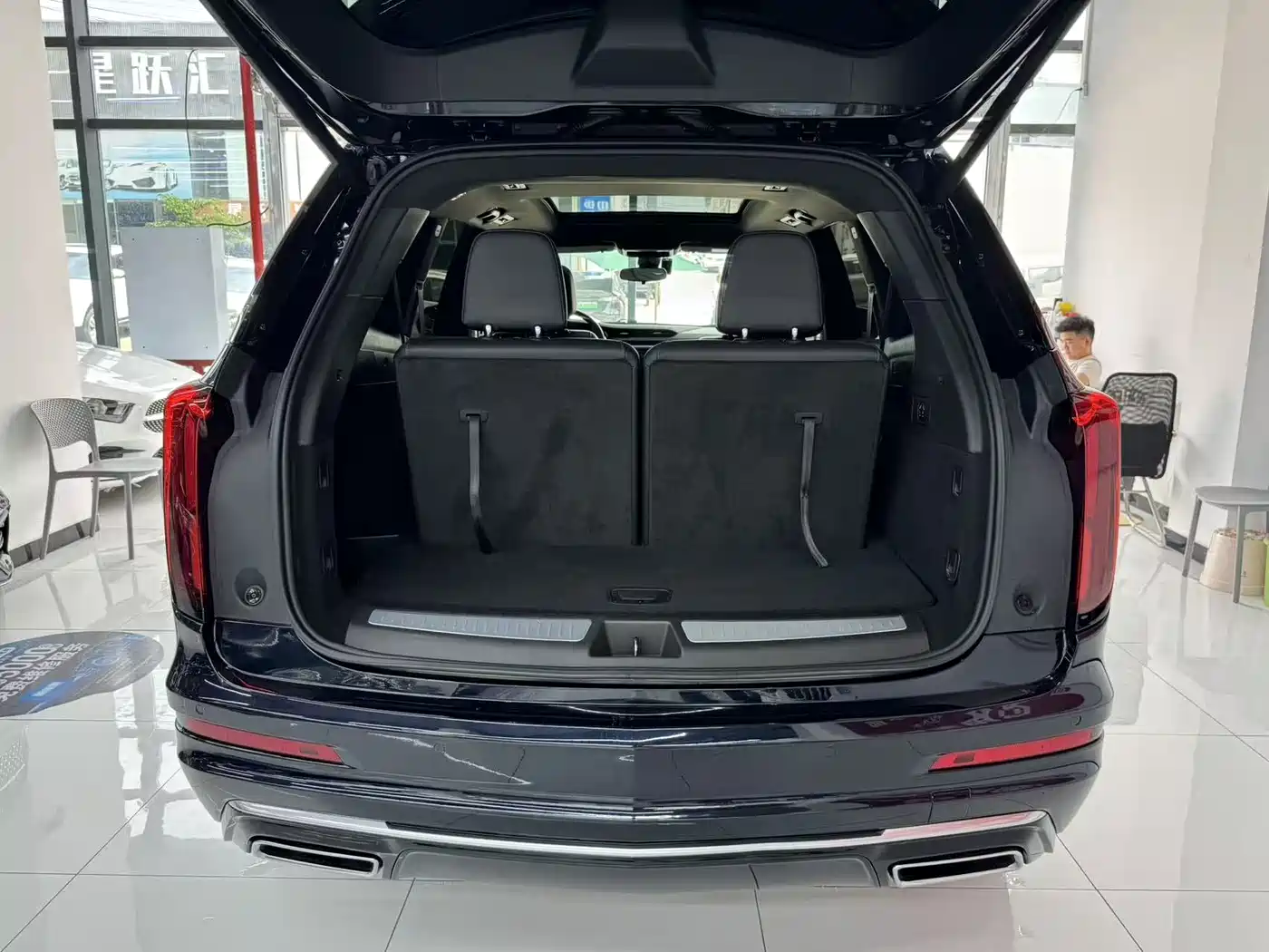 CADILLAC XT6