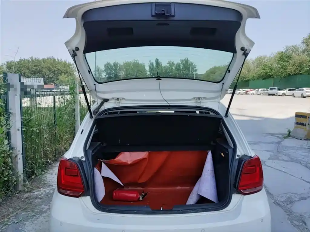 Volkswagen Polo 2014 1.4L Automatic Comfort Edition фото 19