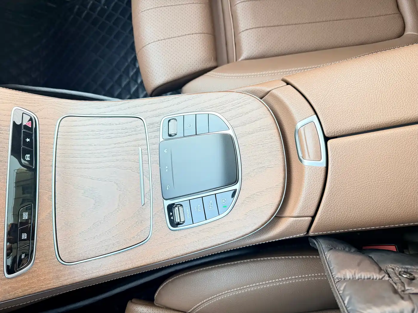 Mercedes-Benz E-Class 2023 E 260 L Sport фото 8