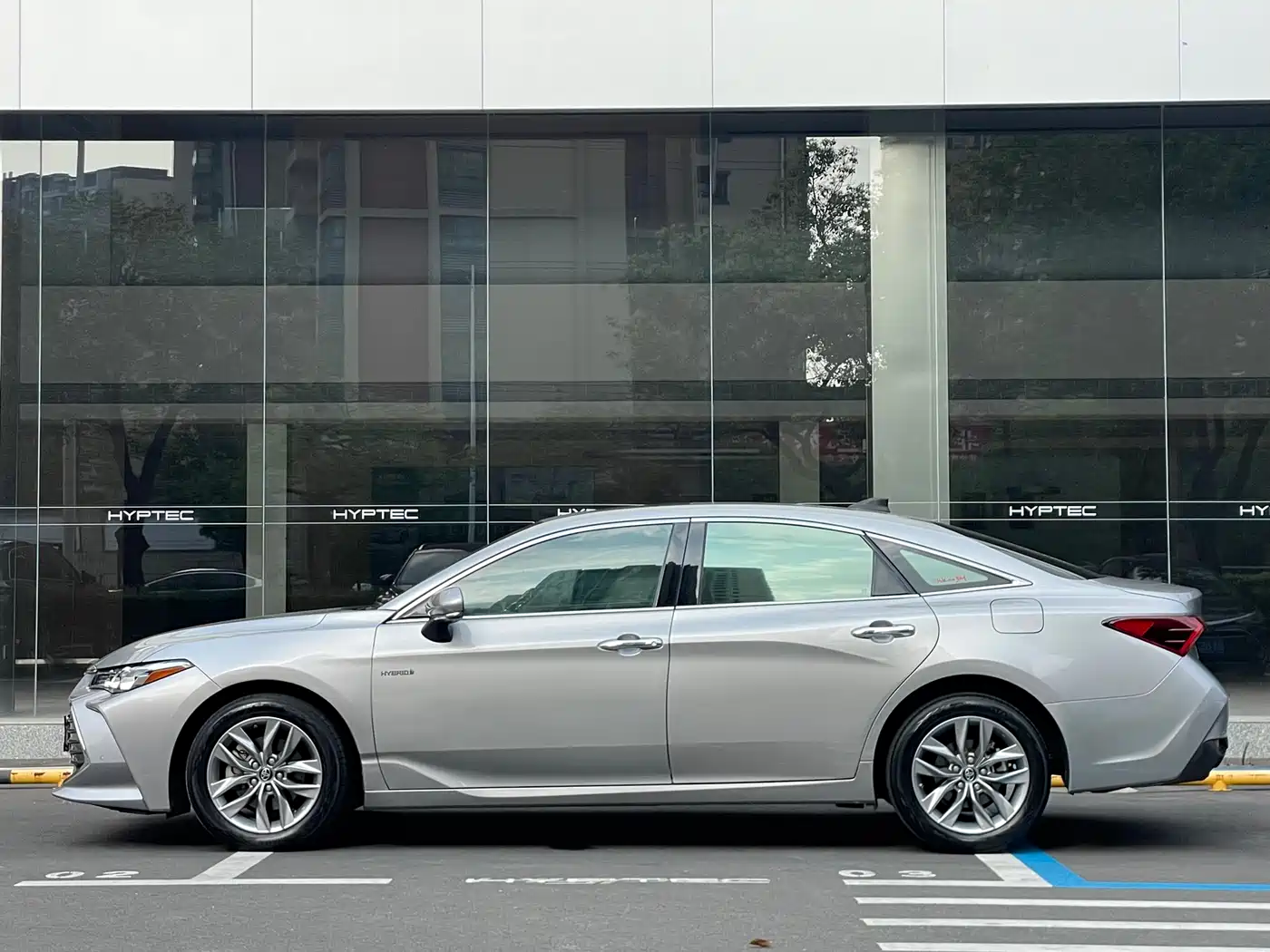 Toyota Avalon 2019 Hybrid 2.5L Luxury Edition China VI фото 4