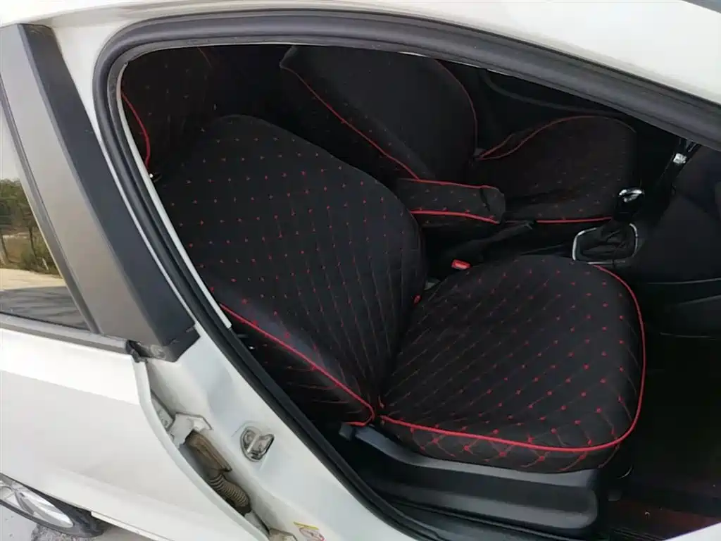 Volkswagen Polo 2014 1.4L Automatic Comfort Edition фото 25