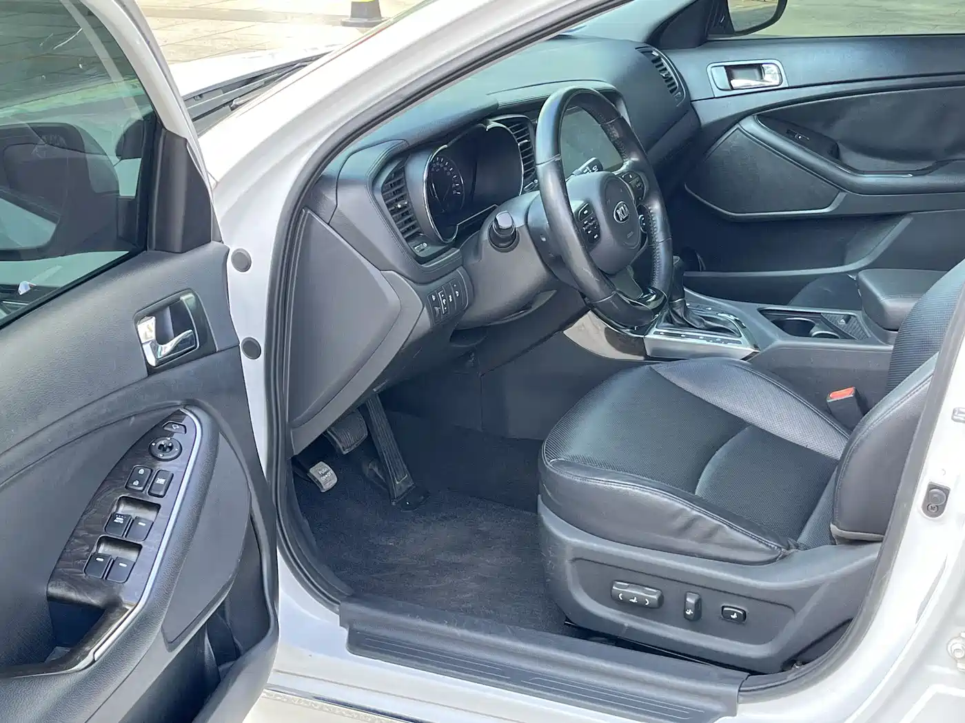 Kia K5 2014 2.0L Automatic LUXURY фото 16