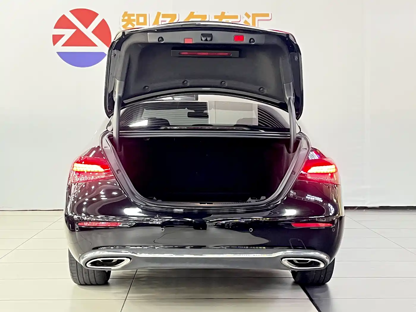 Mercedes-Benz E-Class, миниатюра 11