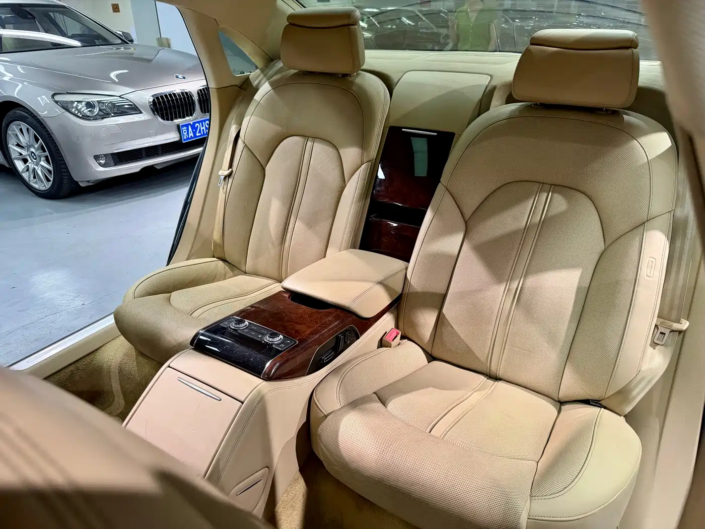 Фото 12 - Audi A8
