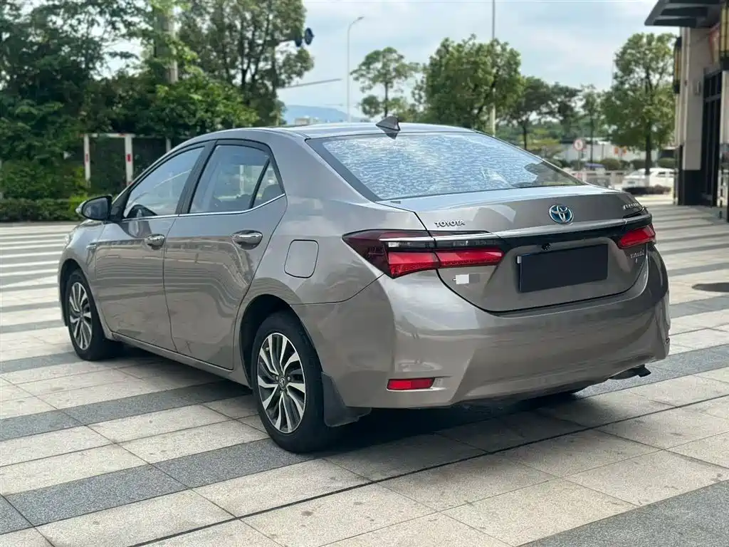Toyota Corolla 2019 Hybrid 1.8L E-CVT GL-i Pioneer Edition фото 7