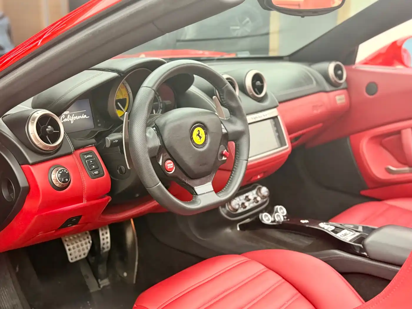 Ferrari California T 2012 4.3L Standard фото 13