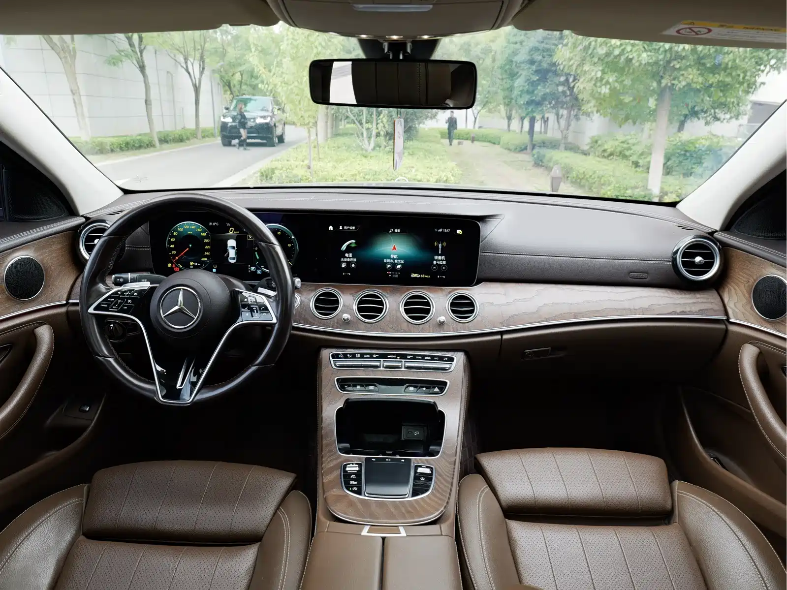 Фото 11 - Mercedes-Benz E-Class