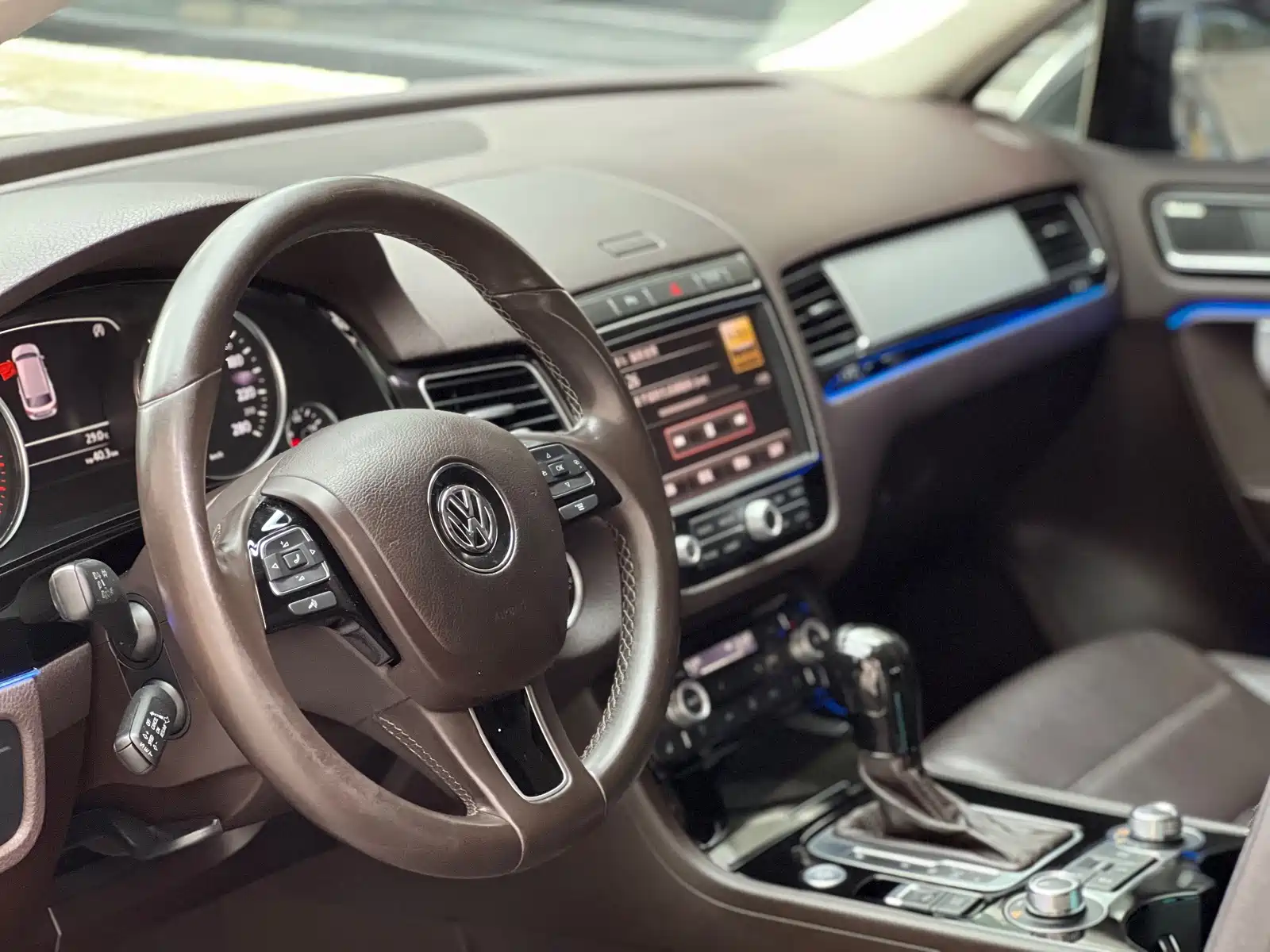Фото 4 - Volkswagen Touareg