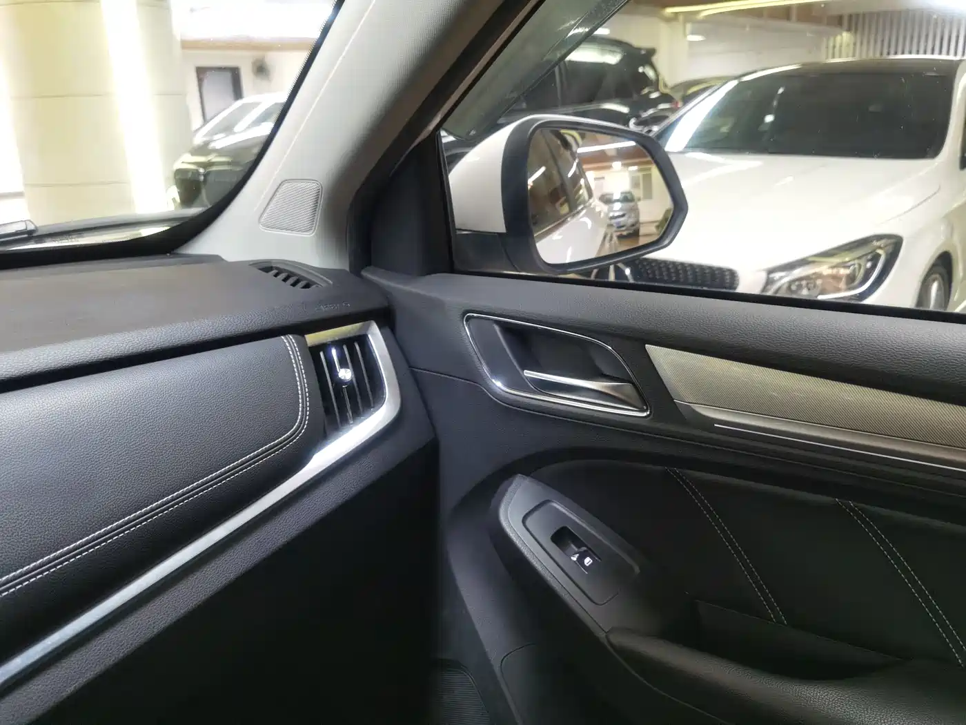 ROEWE RX5 NEW ENERGY