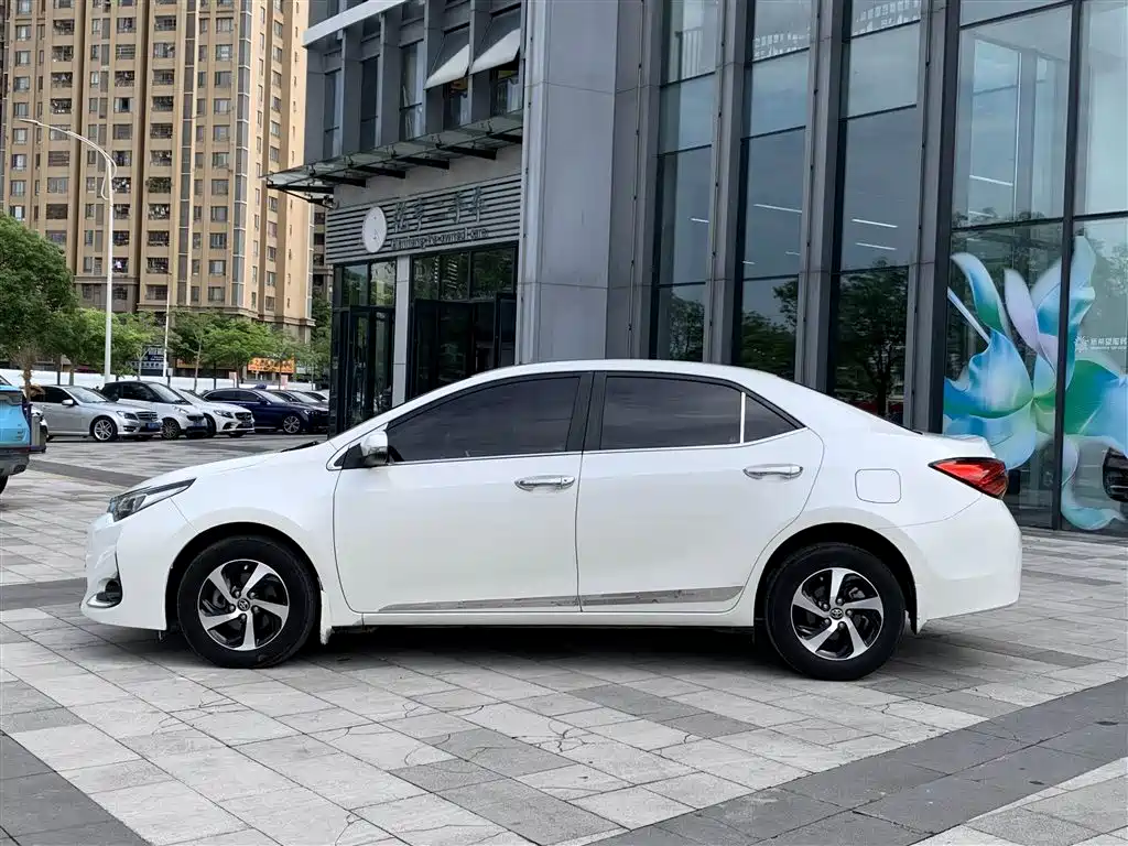 Toyota Levin 2017 Facelift 185T CVT Elite Edition China VI фото 4