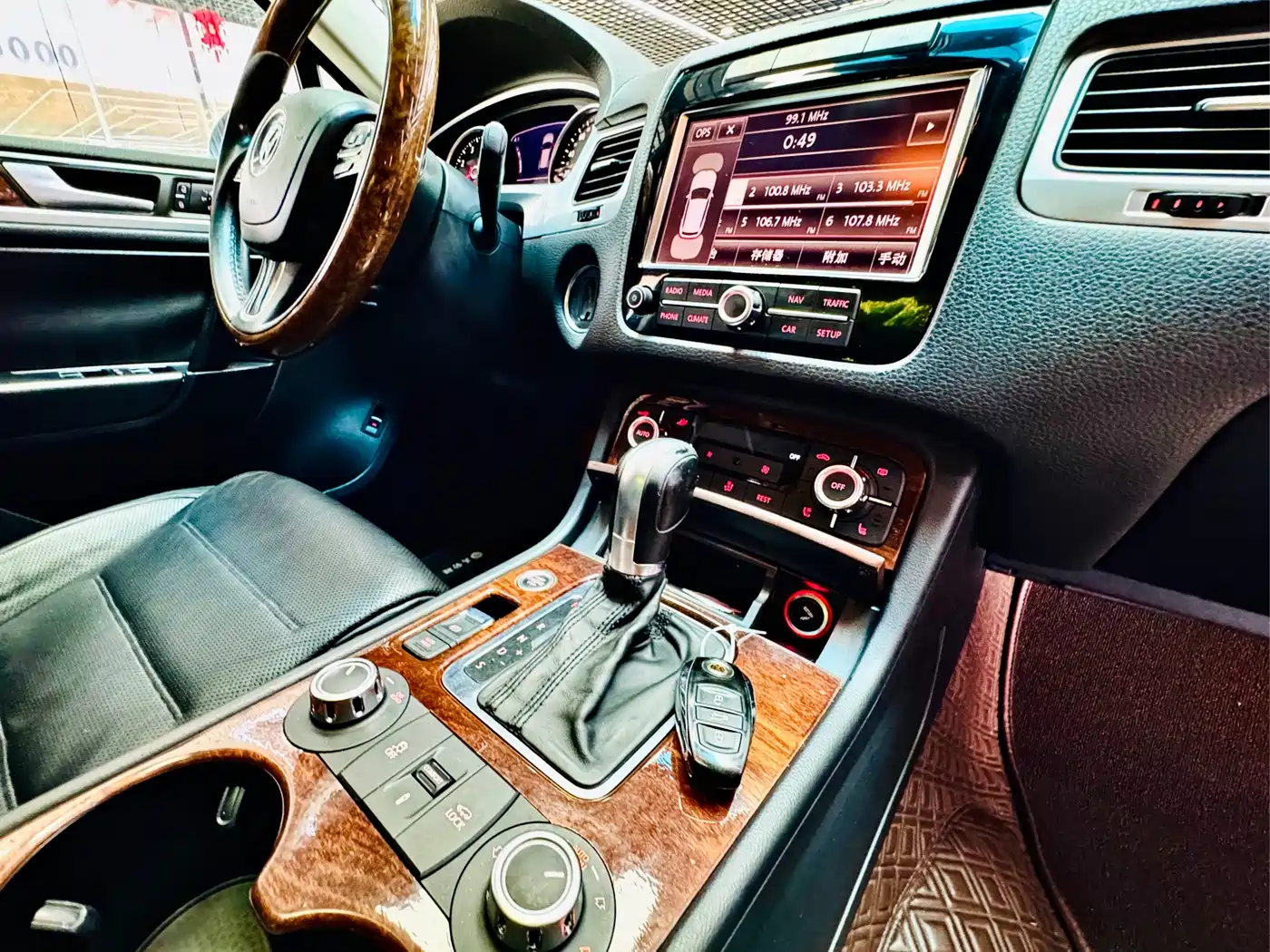 Volkswagen Touareg 2011 3.0TSI Premium фото 15