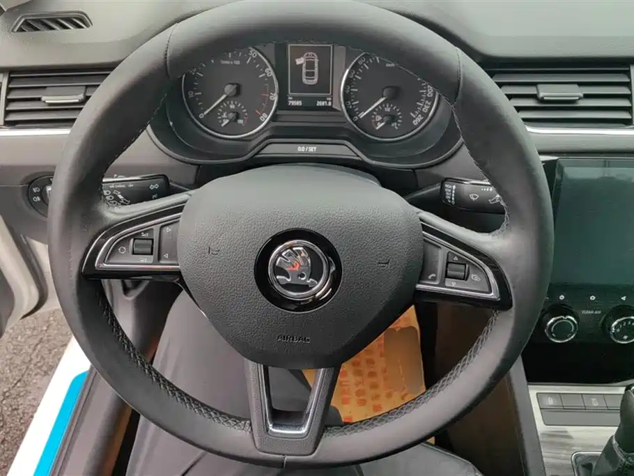 Škoda Octavia 2017 1.6L Automatic Smart Edition фото 15