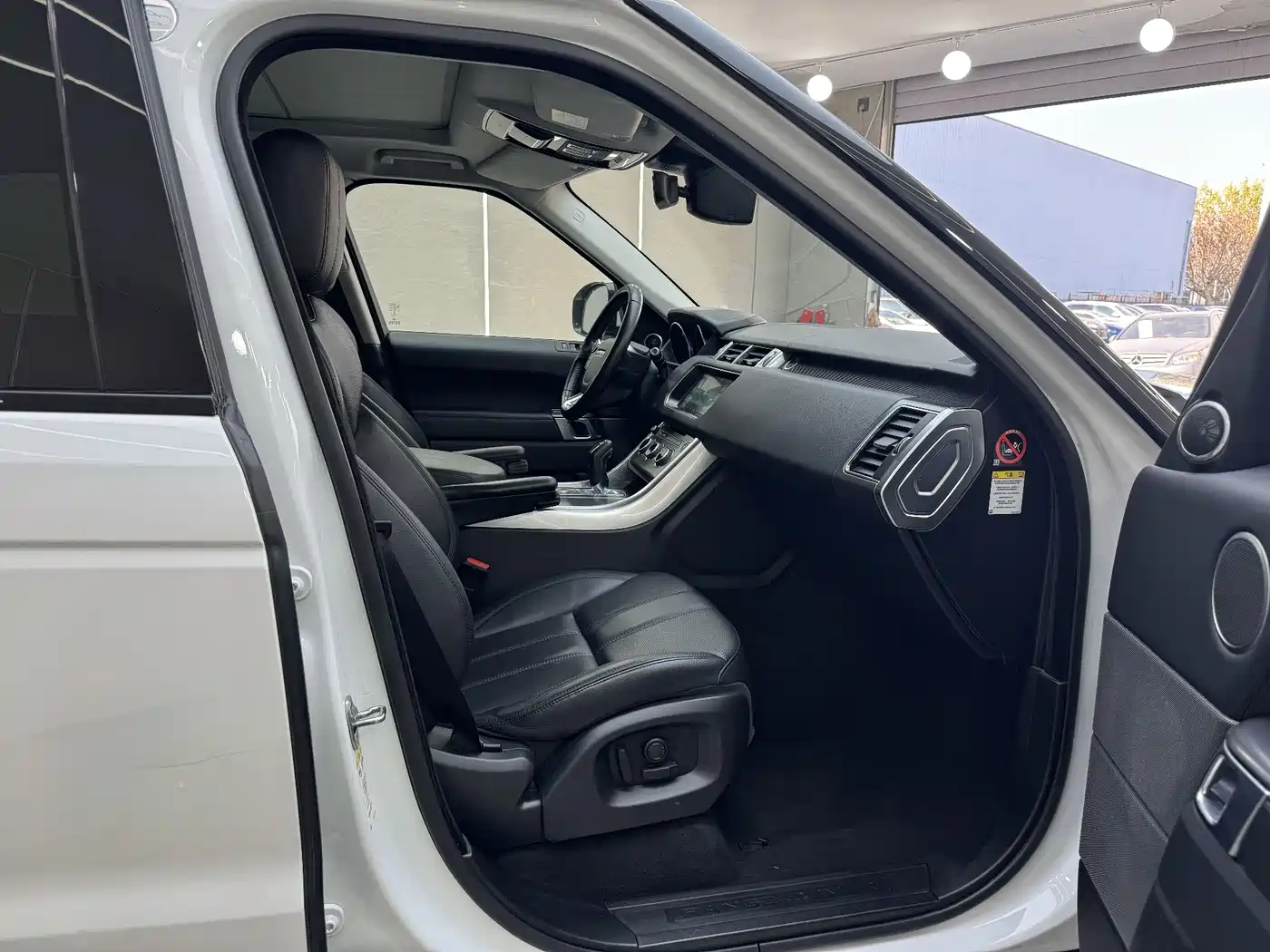 Land Rover Range Rover Sport 2017 3.0 SC V6 SE фото 16