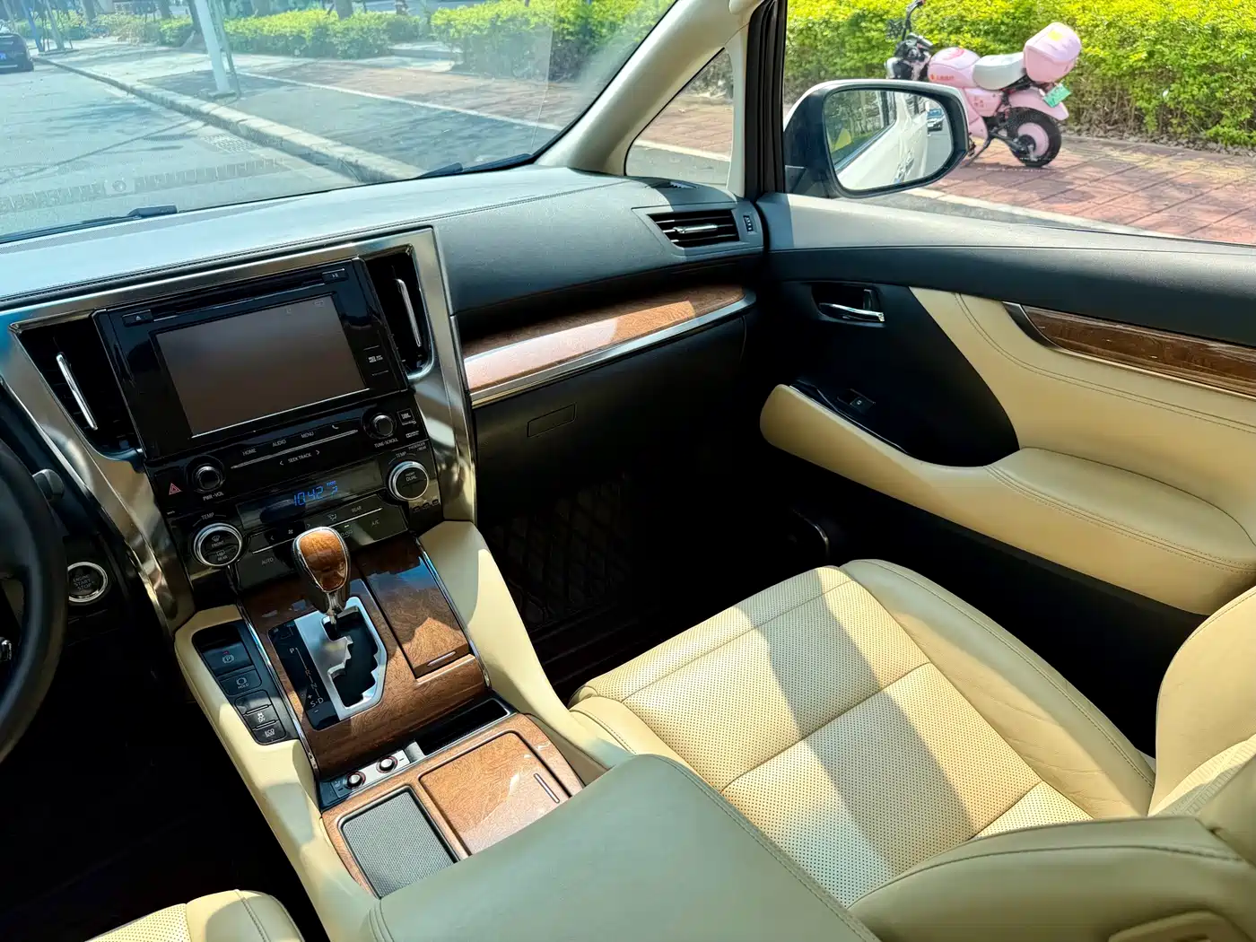 Toyota Alphard 2015 3.5L Premium Edition фото 30