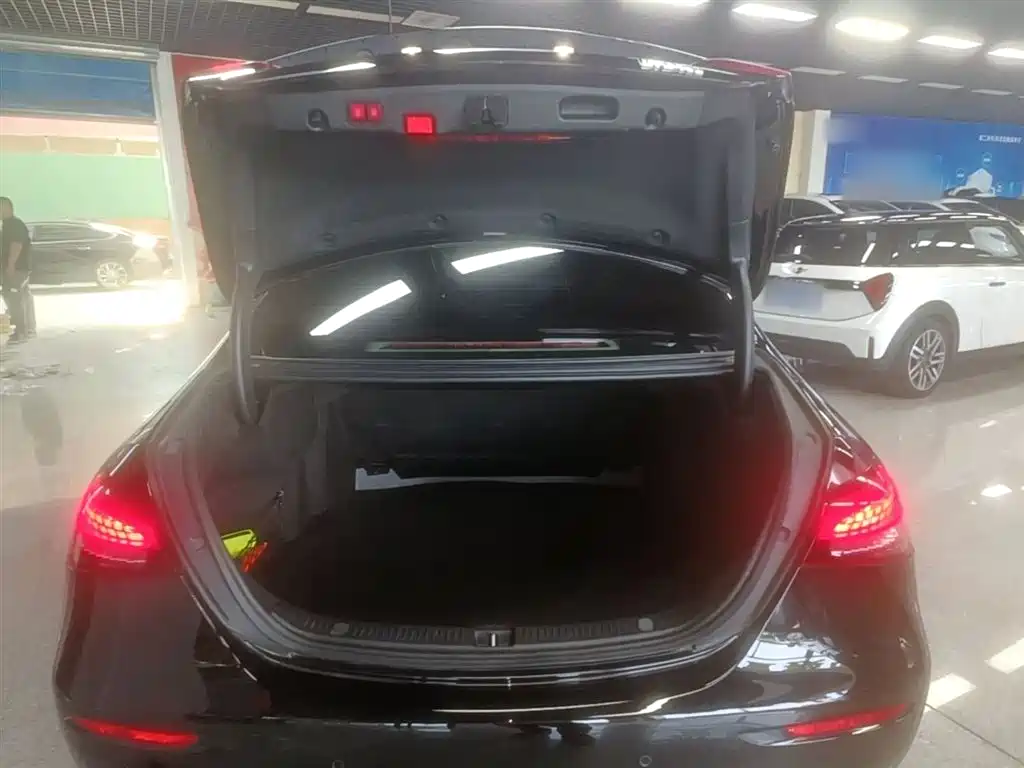 Mercedes-Benz E-Class 2023 E 260 L фото 18
