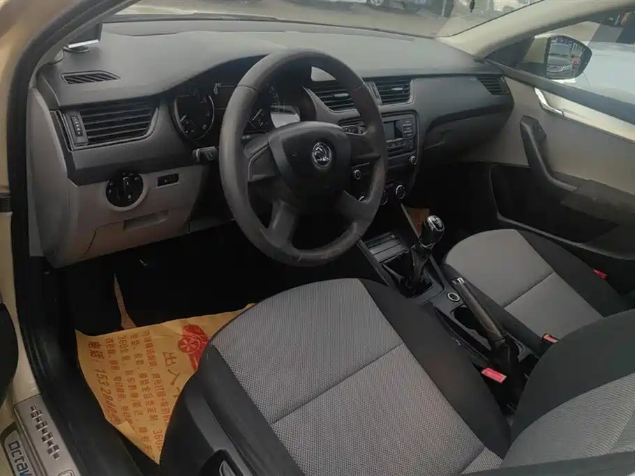 Škoda Octavia 2015 1.6L Manual逸杰版 фото 12