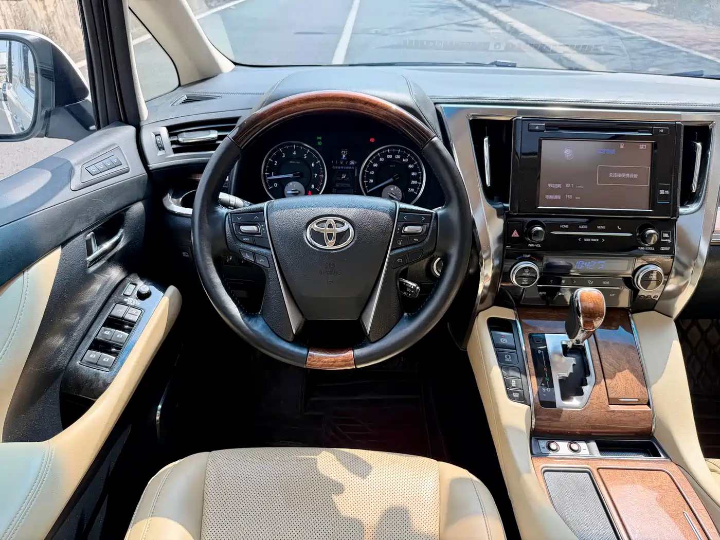 Toyota Alphard 2015 3.5L Premium Edition фото 32