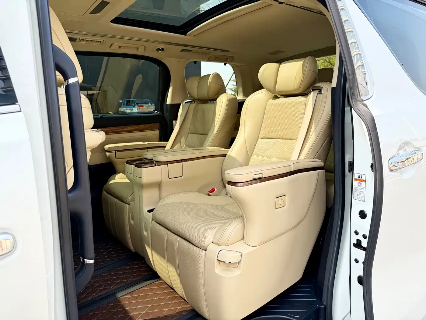 Toyota Alphard 2015 3.5L Premium Edition фото 24