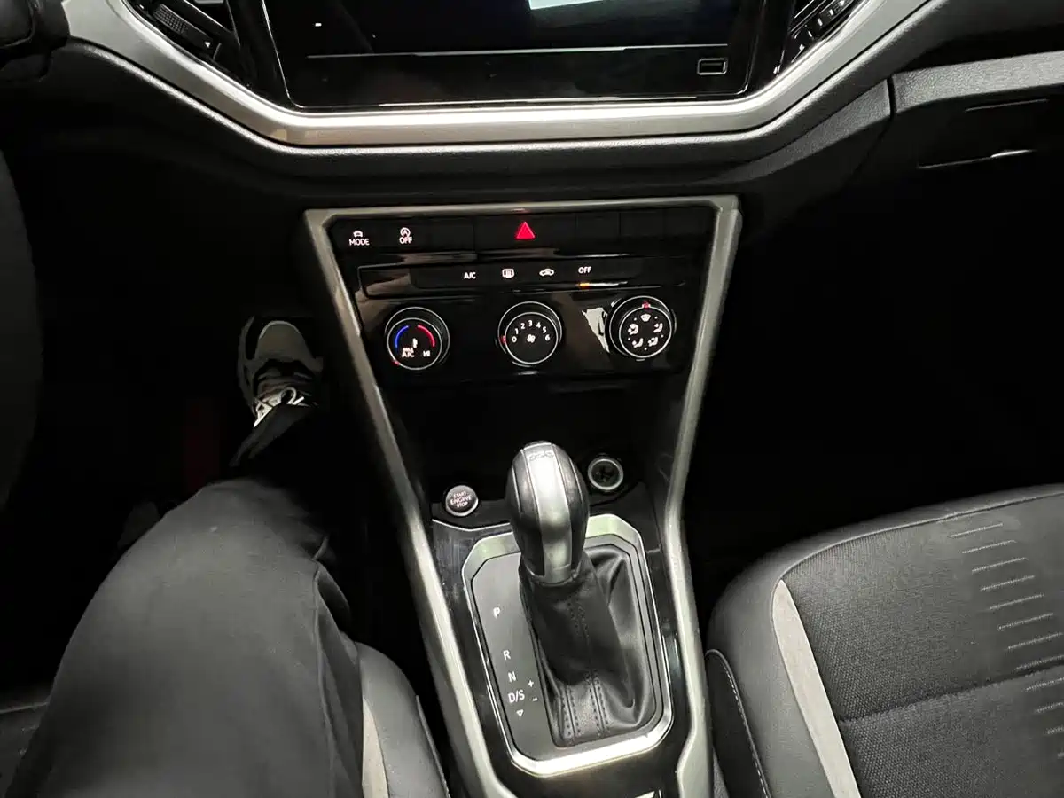 VOLKSWAGEN T-ROC EXPLORING SONGS