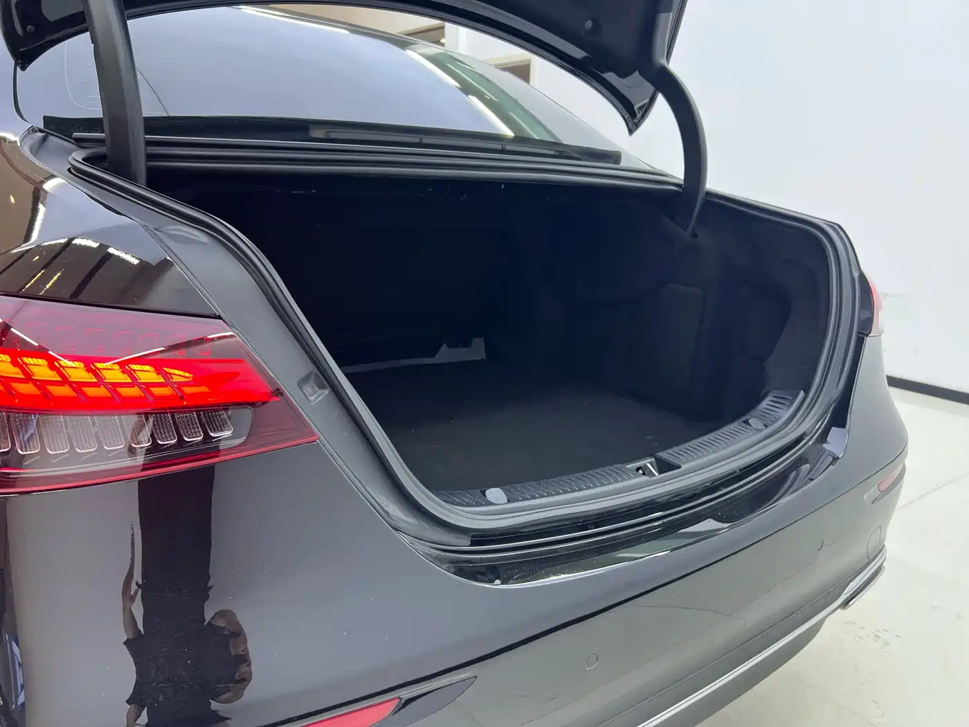 Mercedes-Benz E-Class 2023 Facelift E 300 L Luxury фото 23