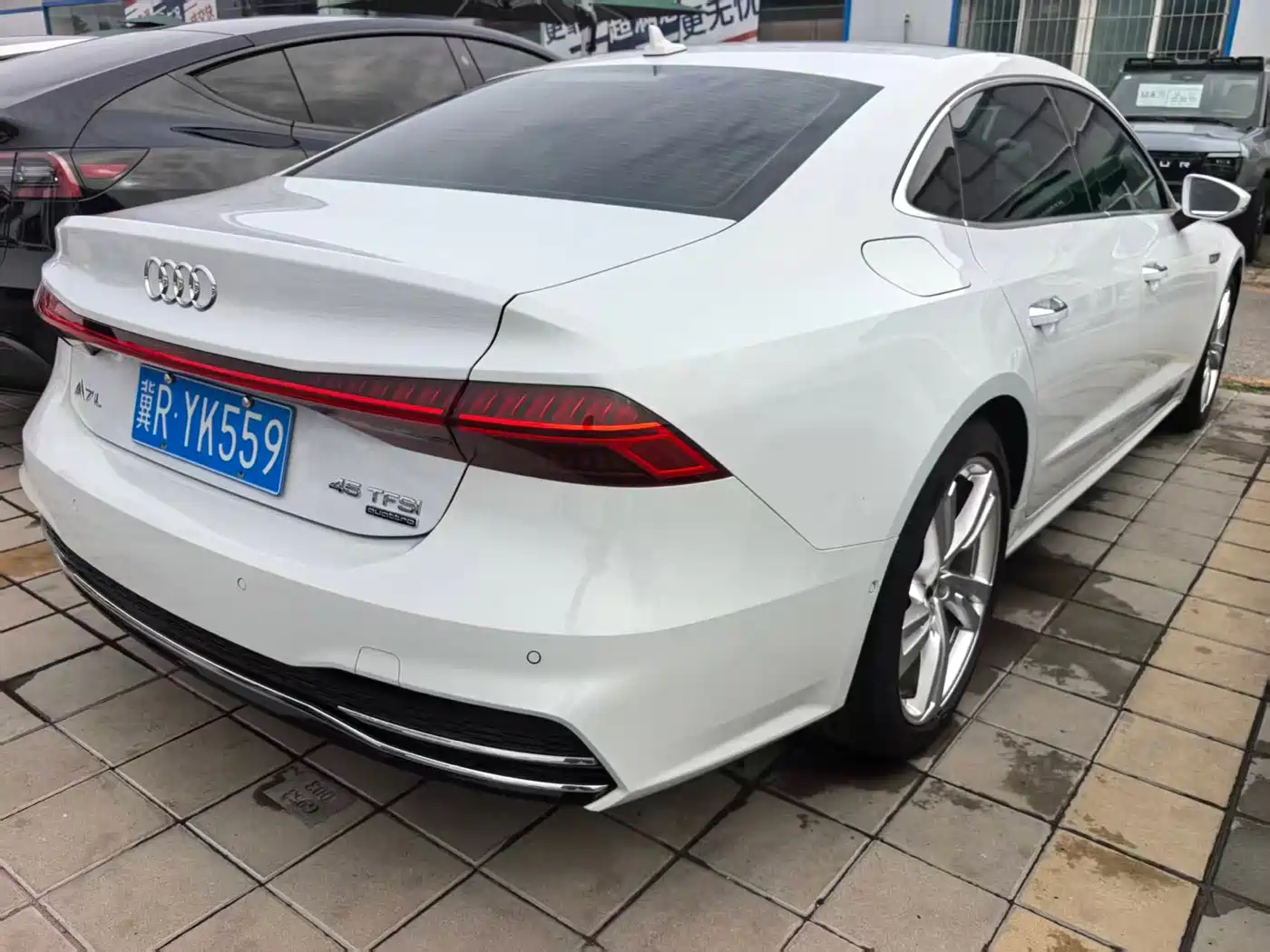 Фото 4 - Audi A7L