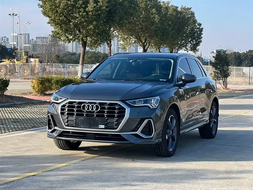 Audi Q3 2023 35 TFSI Fashion Dynamic (1.4T)