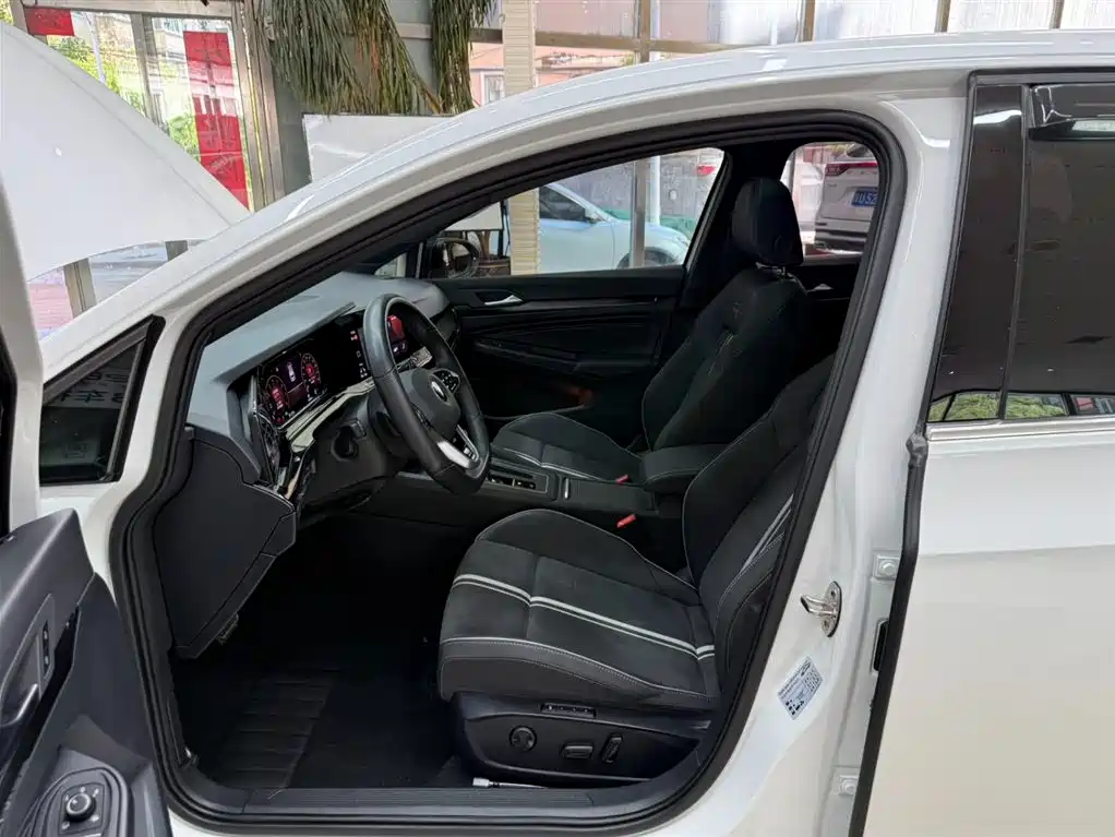 Volkswagen Golf 2021 280TSI DSG R-Line фото 16