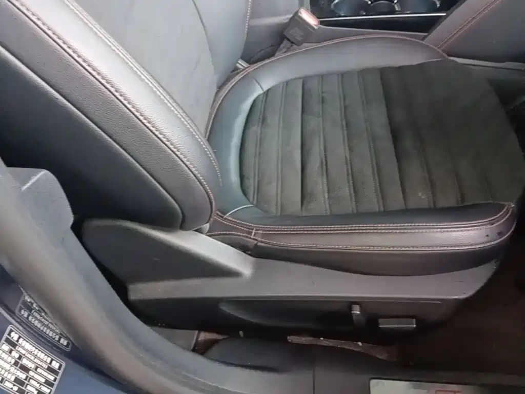 Фото 25 - Ford Escape