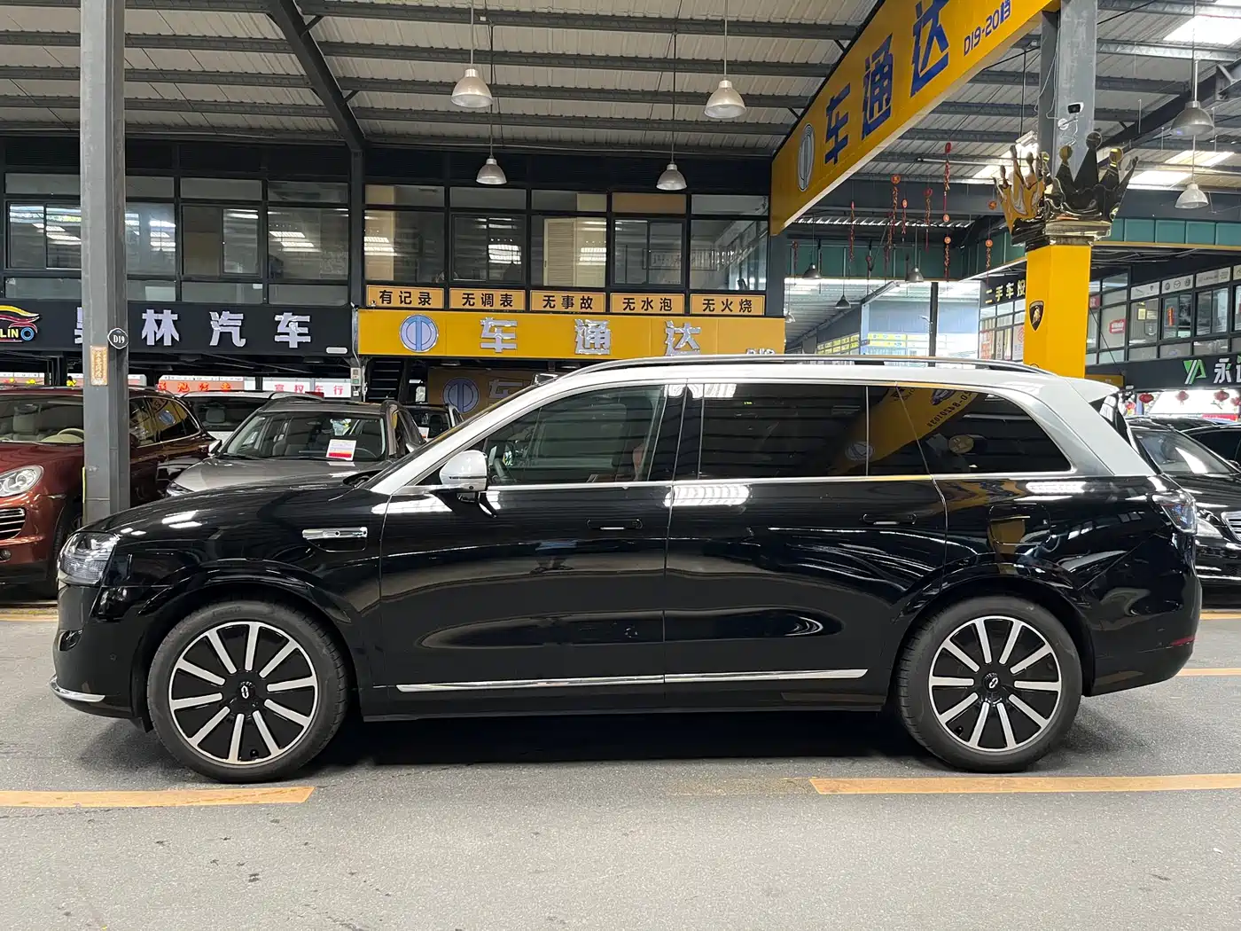 AITO Wenjie AITO M9 2024 Extended Range Ultra 42kWh 6-Seater фото 3