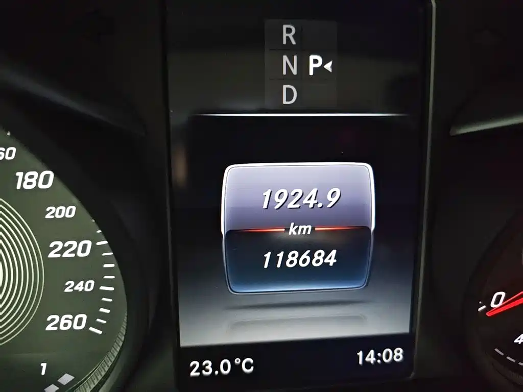 Mercedes-Benz V-Class 2017 Model V 260 L Premium Extended Edition фото 8