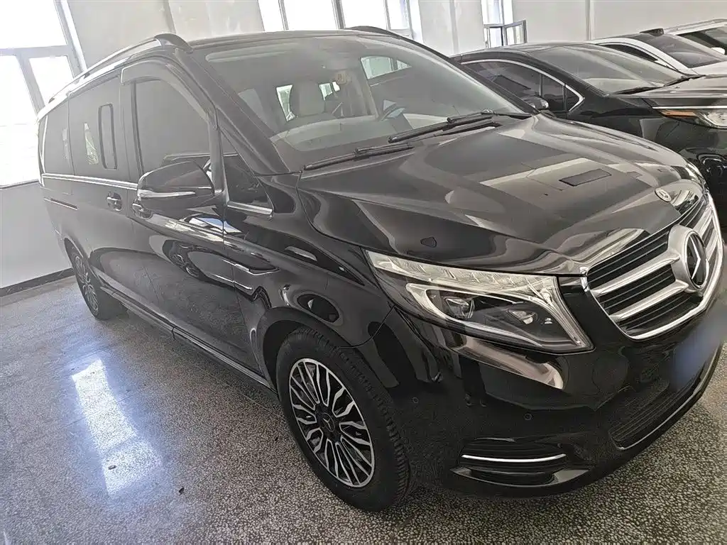 Mercedes-Benz V-Class 2017 Model V 260 L Premium Extended Edition фото 10
