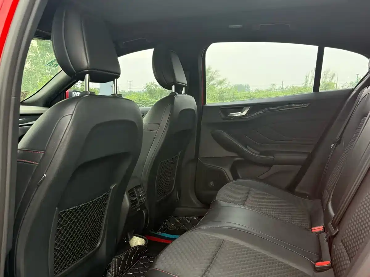 Фото 6 - Ford Focus