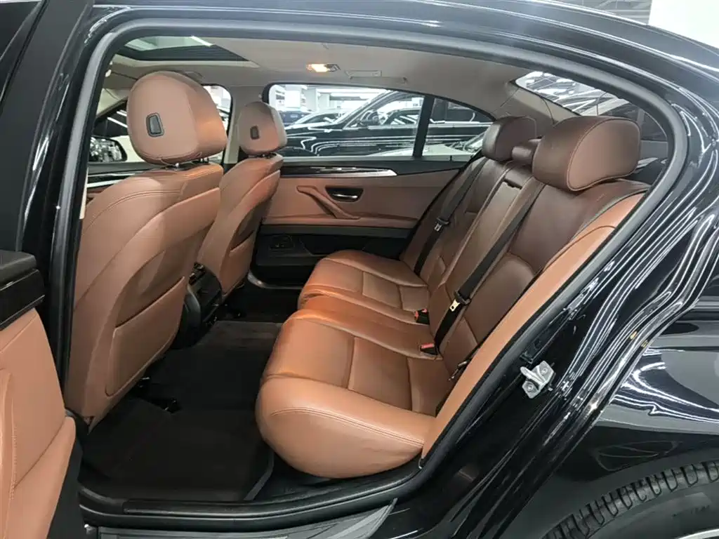 BMW 5 Series 2014 525Li Leading фото 17