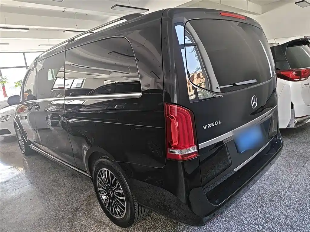 Mercedes-Benz V-Class 2017 Model V 260 L Premium Extended Edition фото 11