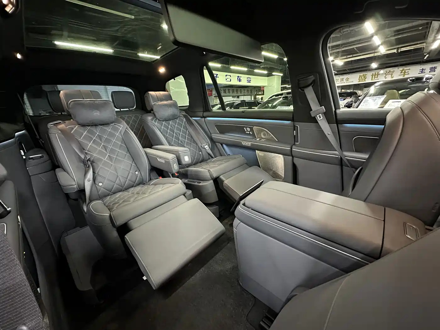 NIO ES8 2026 2025 Model 6-Seat Executive Luxury Edition