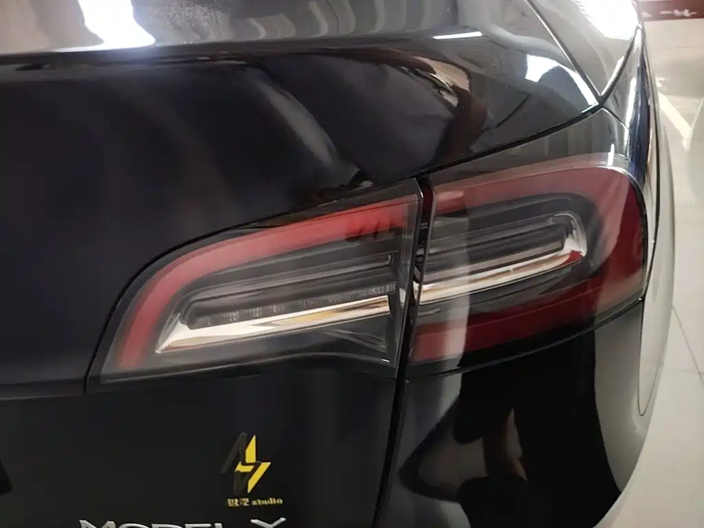 Фото 8 - Tesla Model Y
