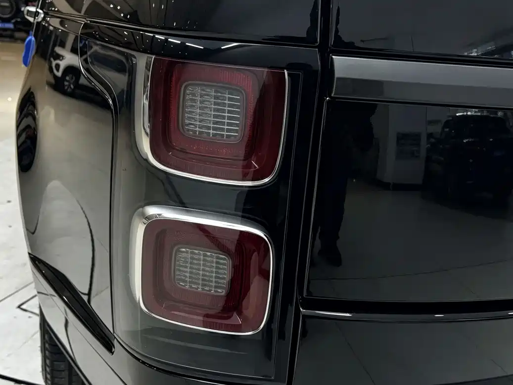 Land Rover Range Rover 2021 3.0 L6 Golden Age Edition фото 8