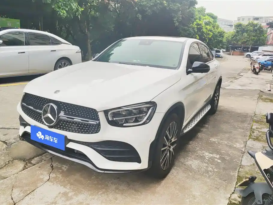 Mercedes-Benz GLC Coupe 2020 GLC 300 4MATIC AMG Line Coupe SUV