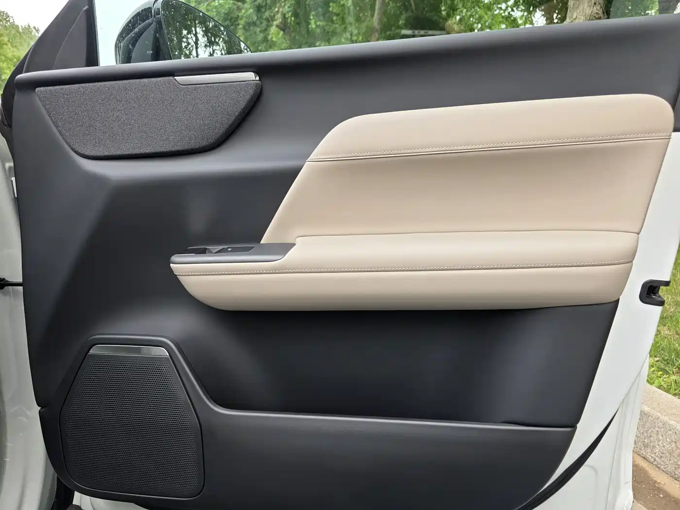 VOLVO XC70 PLUG-IN HYBRID