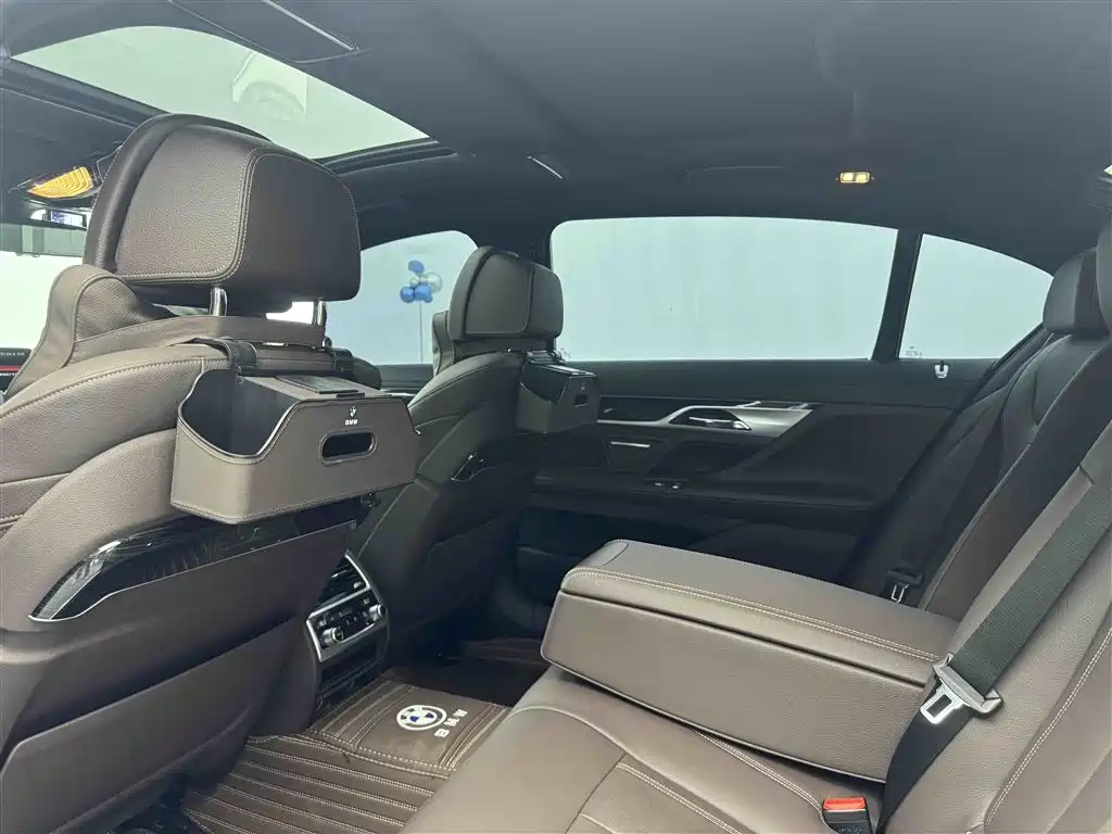 BMW 7 Series 2018 730Li Leading Type M Sport Package фото 6
