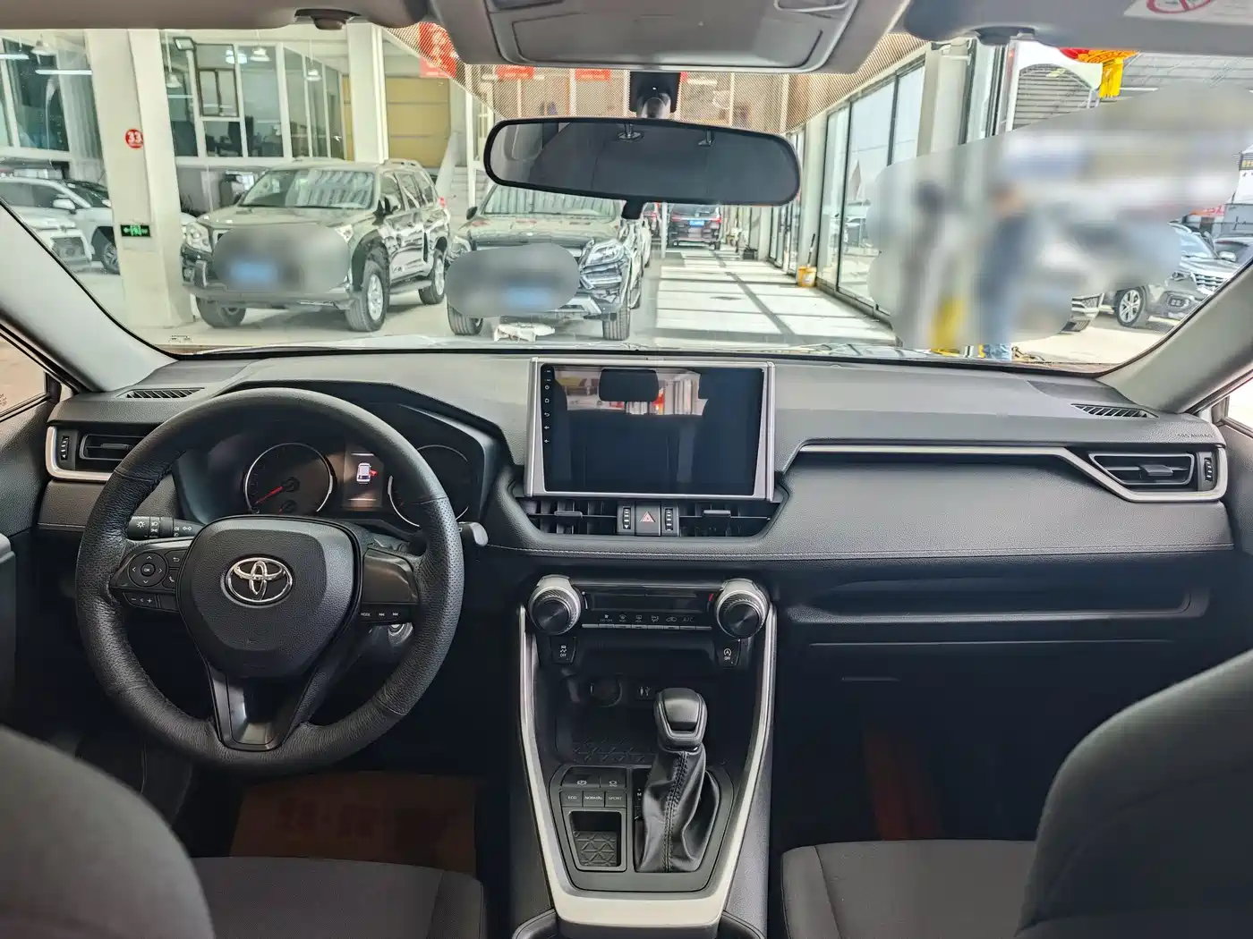 Toyota Wildlander 2023 2.0L CVT FWD LE фото 9
