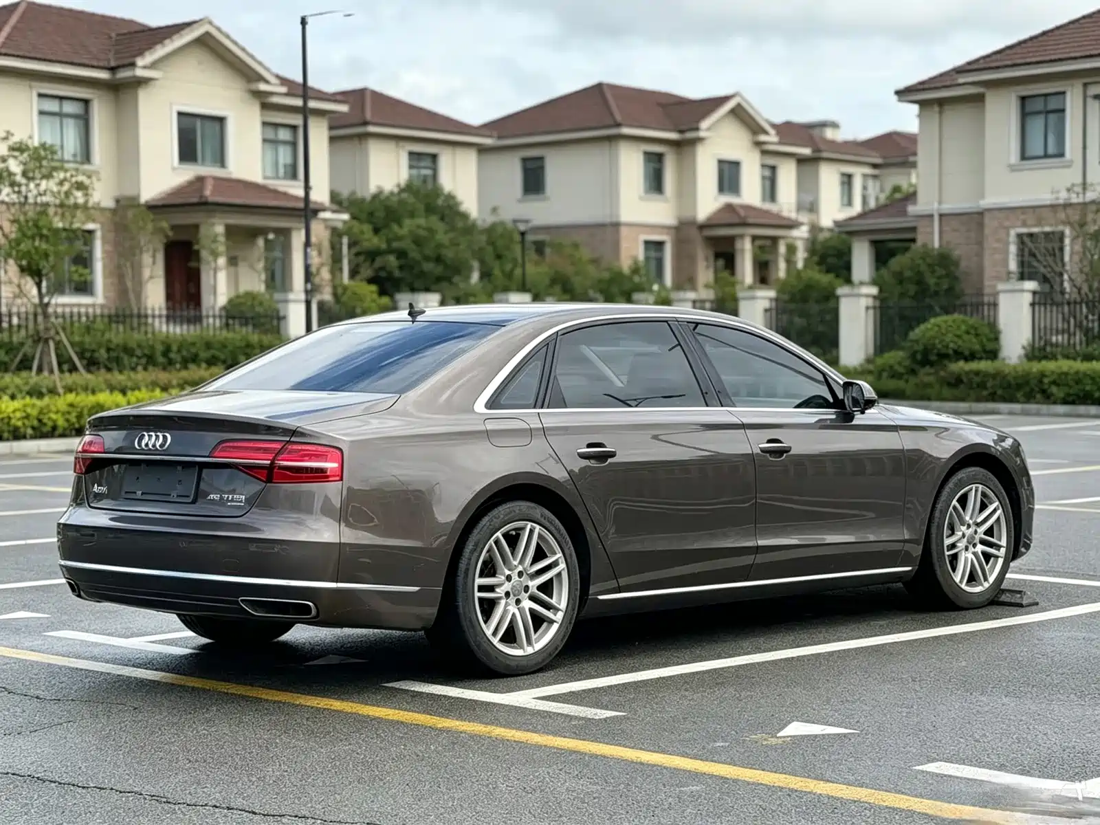 Фото 7 - Audi A8
