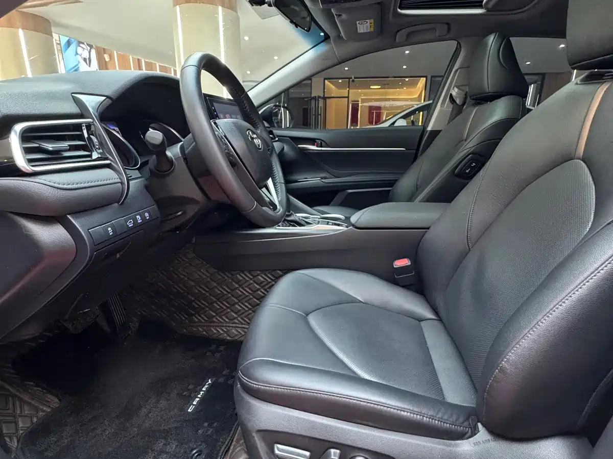 TOYOTA CAMRY