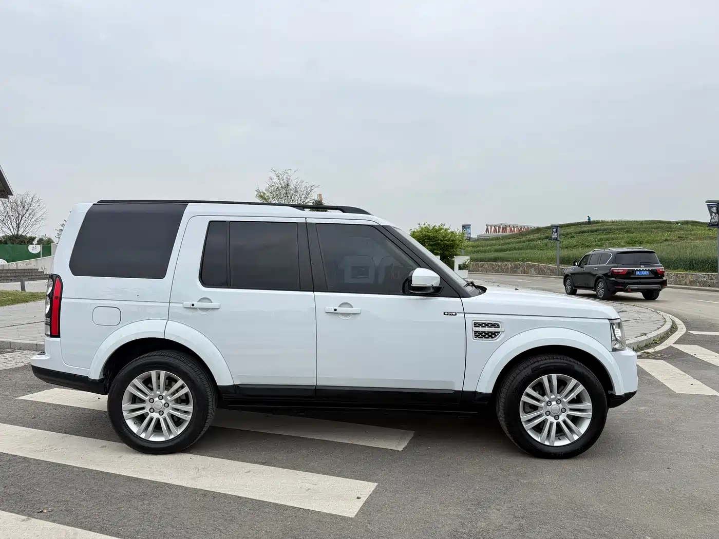 Land Rover Discovery 2016 3.0 SC V6 HSE фото 4
