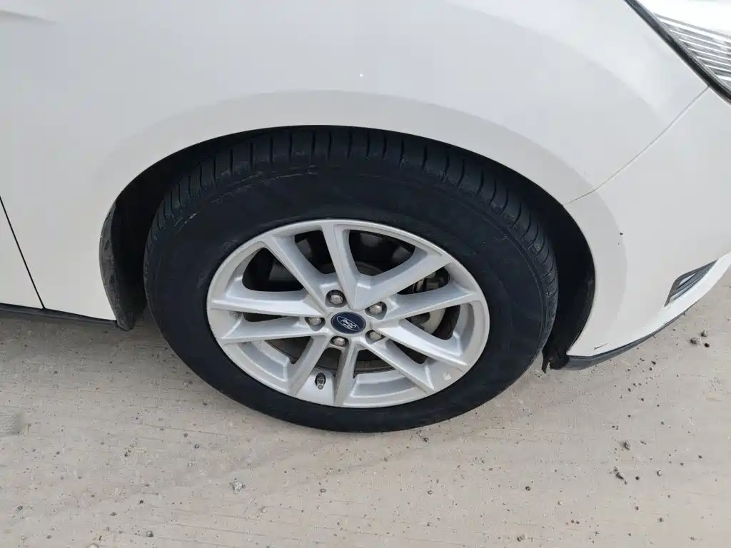 Фото 25 - Ford Focus