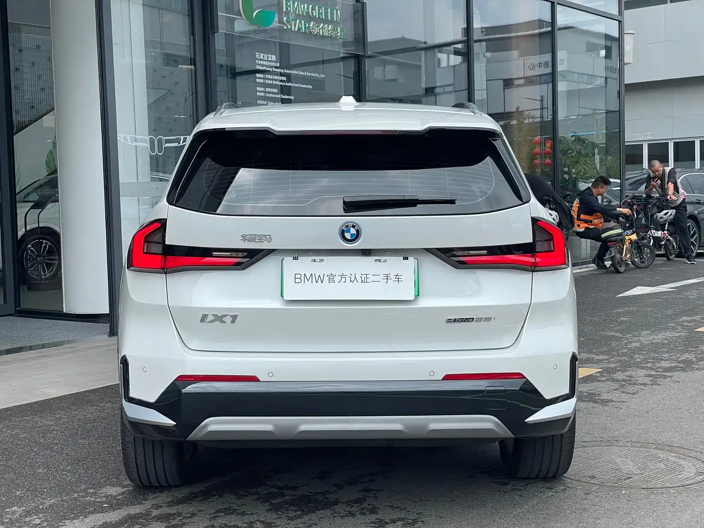 2025 BMW iX1