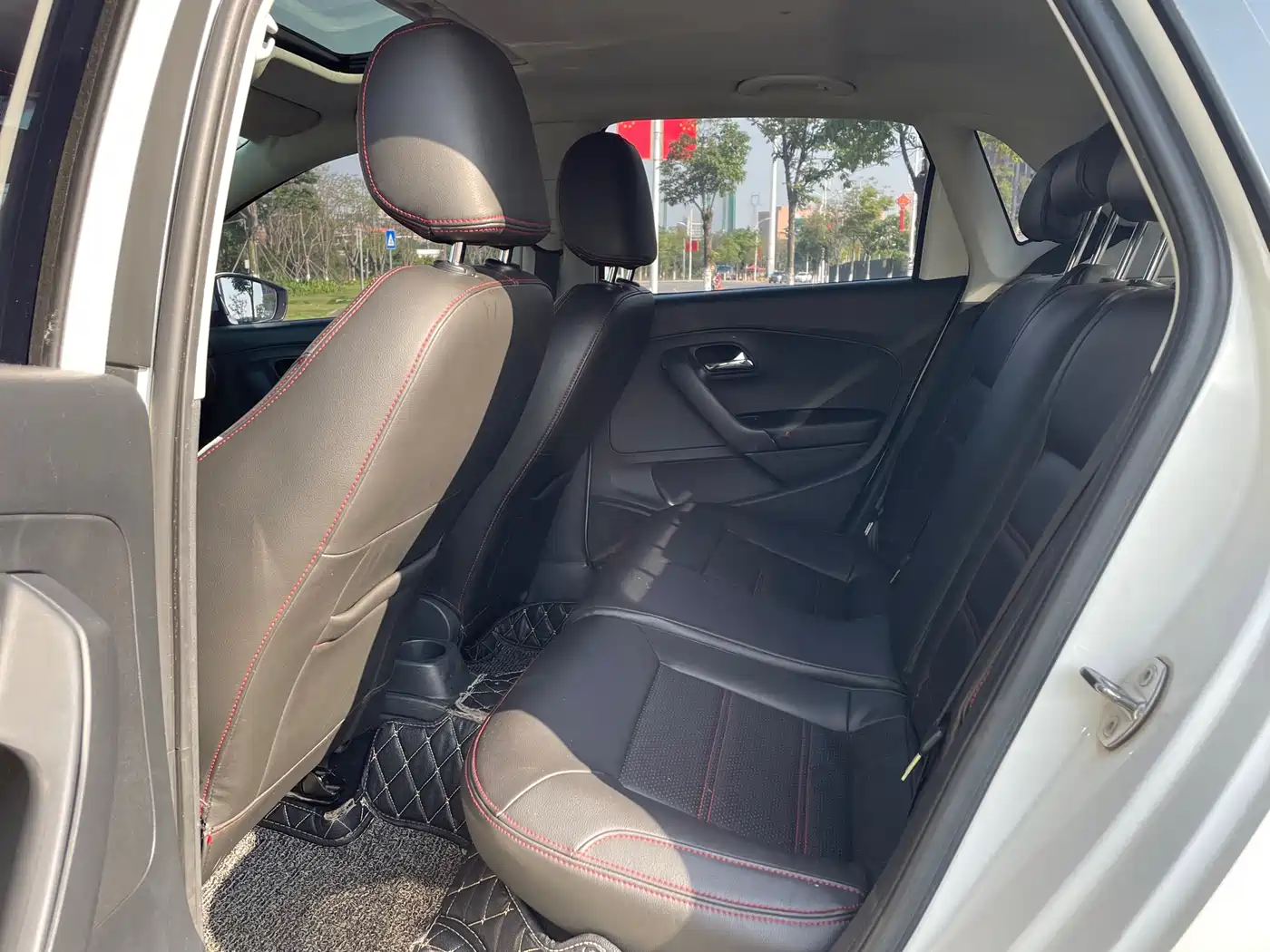 Volkswagen Polo 2016 1.6L Automatic Comfort фото 6