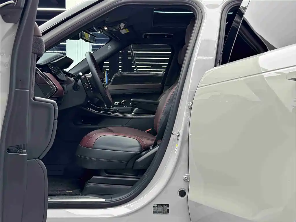 Land Rover Range Rover Sport 2025 400PS Exemplary Edition фото 6